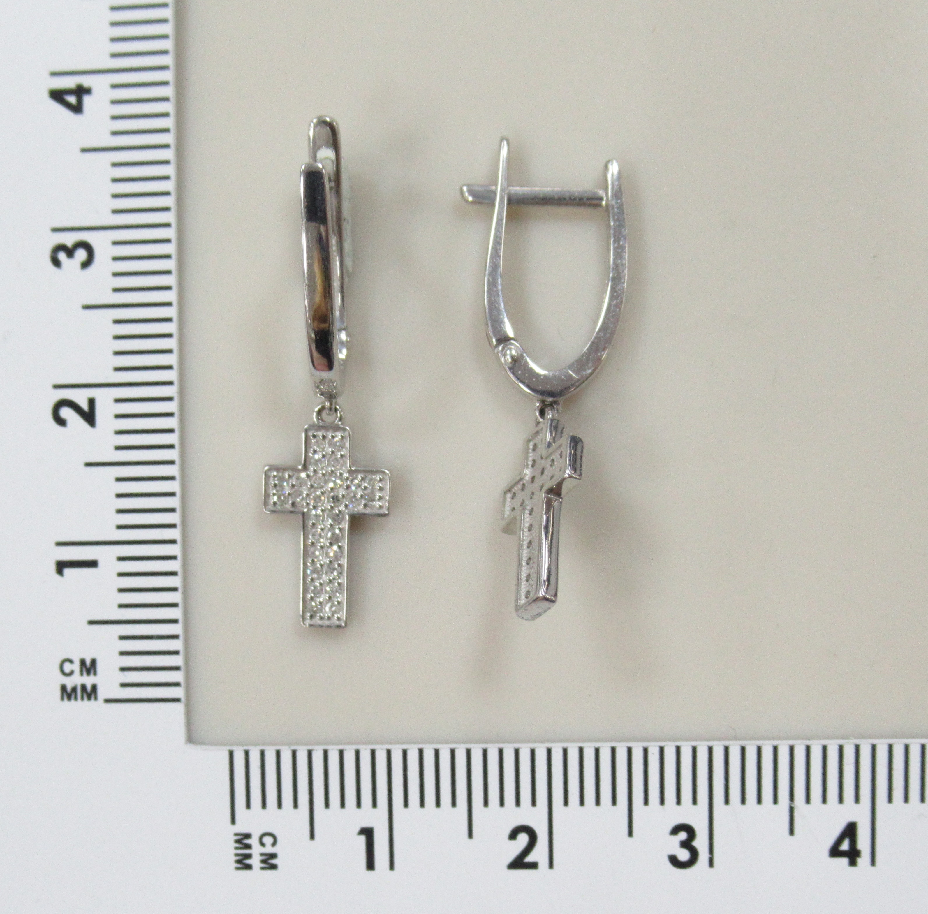 Серьги из белого золота с бриллиантами "Крестики"